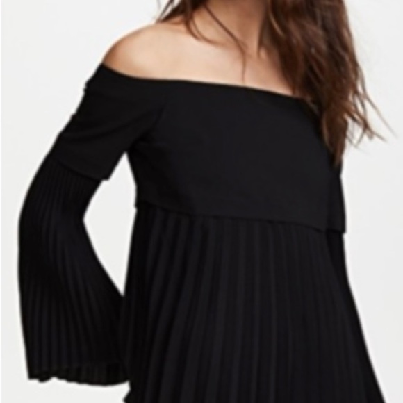 ALC Serena Pleated Off Shoulder Black Blouse Top - Picture 3 of 10